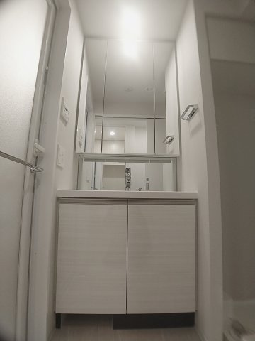 コンフォリア森下サウスの独立洗面台