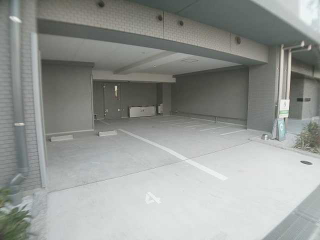 コンフォリア森下サウスの駐車場