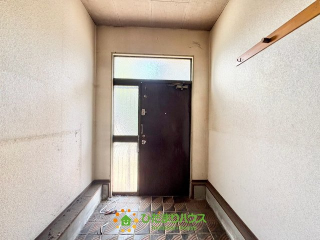 久喜市栗橋東5丁目　中古一戸建ての玄関|2026年8月14日　撮影