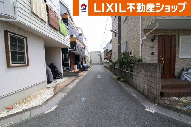 川口市小谷場中古住宅の前面道路含む現地写真|南側公道