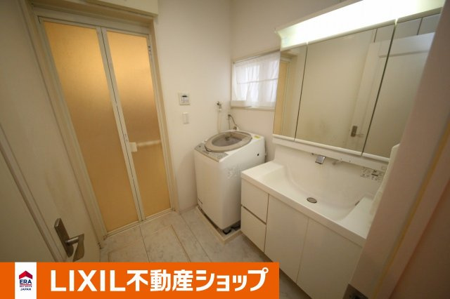 川口市小谷場中古住宅の独立洗面台