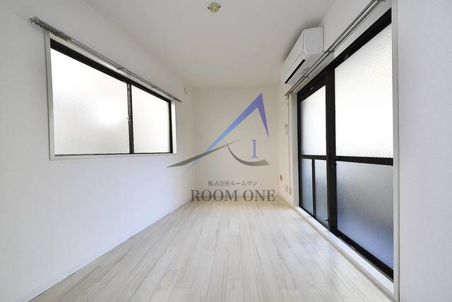 メゾン・ド・イザールの居間・リビング|洋室のお部屋です。