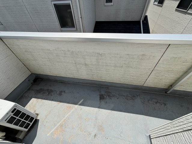 野田市宮崎　中古戸建　平成26年築のバルコニー|2部屋から出入りできるバルコニーで、お洗濯物の干し分けもできちゃいますね(^^♪							
