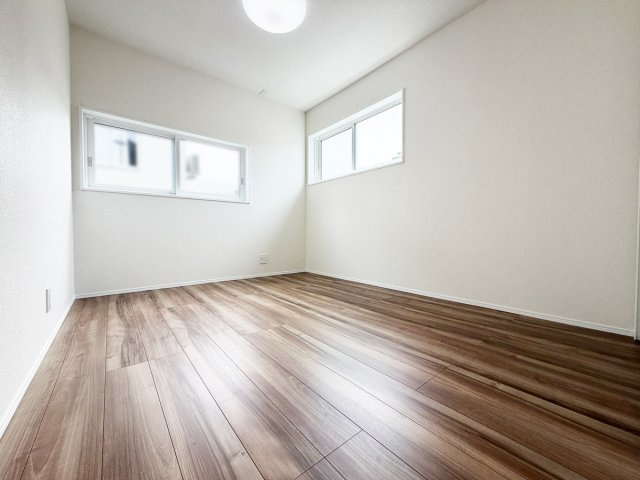 上越市加賀町中古物件の洋室
