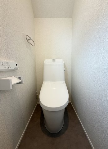 上越市加賀町中古物件のトイレ