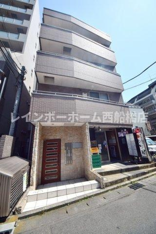 クリスタルステーションの外観