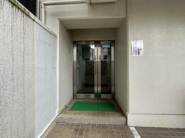 ニューファミール田端のエントランス