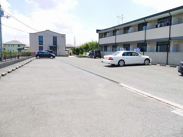 レオネクストシャロームの駐車場|駐車場に車を止められます