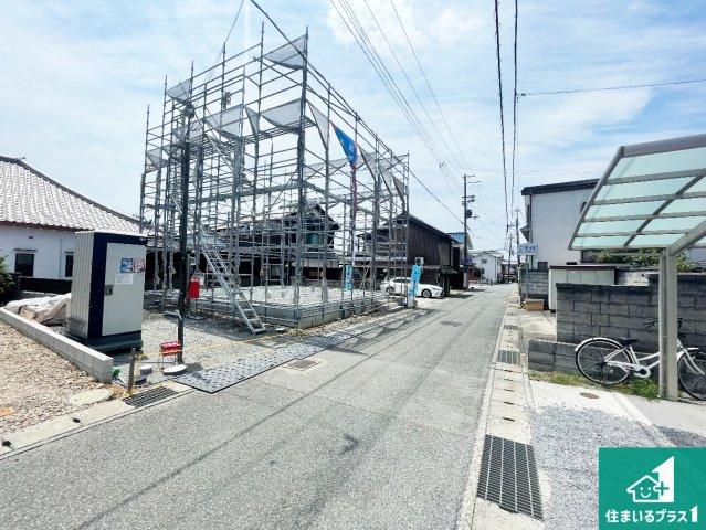 小野市東本町　第3　新築一戸建ての前面道路含む現地写真|周辺は落ち着いた街並みの住宅地！子育てがしやすい住環境です！まだ未完成ですが、現地でしかわからない事もございます。是非一度ご覧ください。