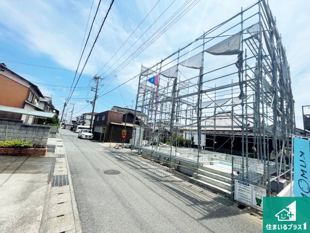 小野市東本町　第3　新築一戸建ての前面道路含む現地写真|周辺は落ち着いた街並みの住宅地！子育てがしやすい住環境です！まだ未完成ですが、現地でしかわからない事もございます。是非一度ご覧ください。