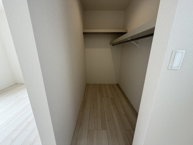 南城市大里稲嶺2期（全2棟）1号棟の洋室|1号棟　洋室8.25帖+WIC付き♪