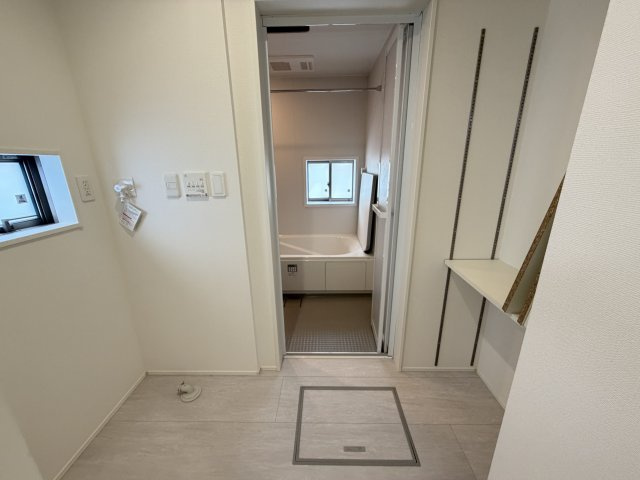 南城市大里稲嶺2期（全2棟）1号棟の脱衣所|1号棟　脱衣室♪