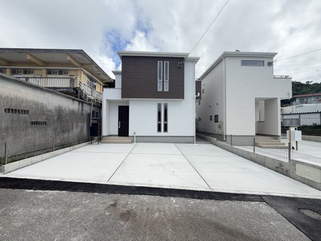 南城市大里稲嶺2期（全2棟）1号棟の外観|並列駐車3台可♪