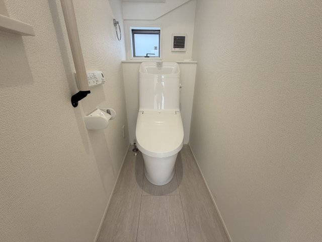 南城市大里稲嶺2期（全2棟）ラスト1号棟のトイレ|1号棟　温水洗浄便座♪