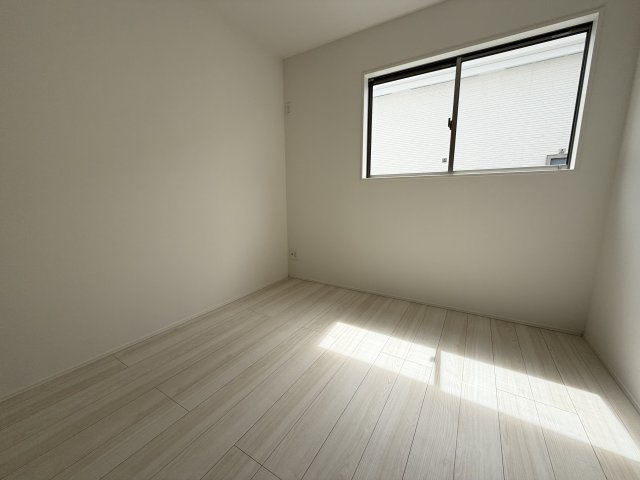 南城市大里稲嶺2期（全2棟）ラスト1号棟の洋室|1号棟　洋室5.25帖+収納付き♪