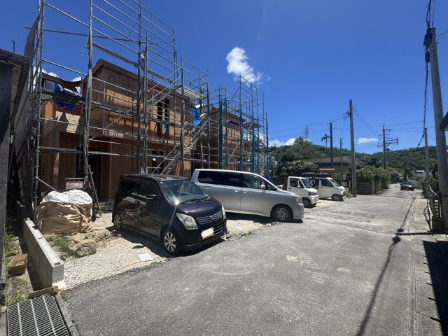 南城市大里稲嶺　2期（全2棟）1号棟の前面道路含む現地写真|※北西側4m～4.5m道路♪