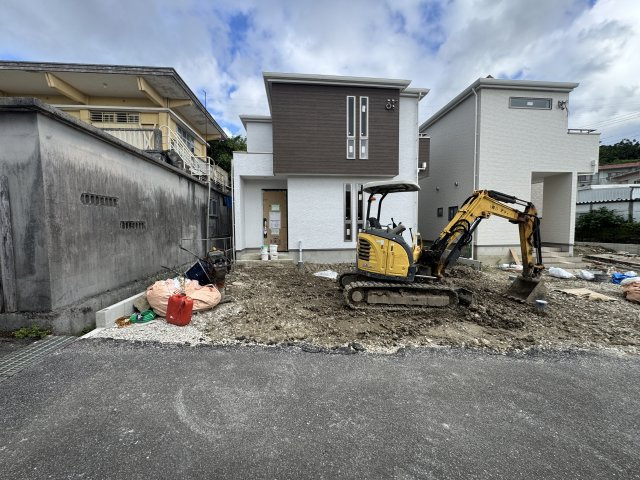 南城市大里稲嶺　2期（全2棟）1号棟の前面道路含む現地写真|※北西側4m～4.5m道路♪