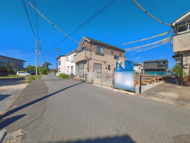 越谷市大字向畑 新築分譲住宅の前面道路含む現地写真