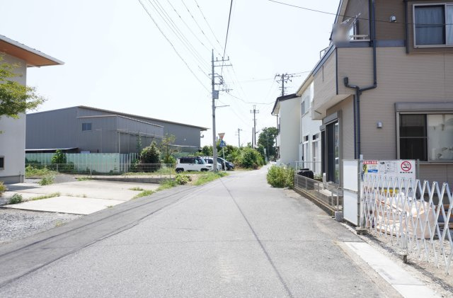 越谷市大字向畑 新築分譲住宅の前面道路含む現地写真