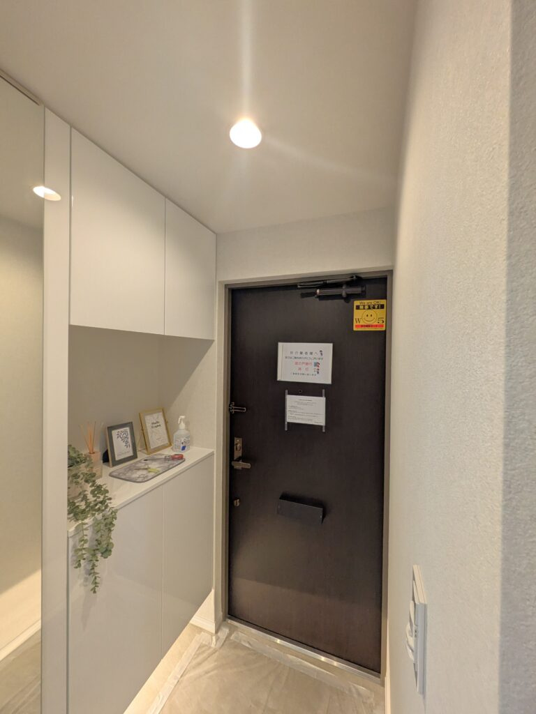 RICウエストコート5番街2番館の玄関