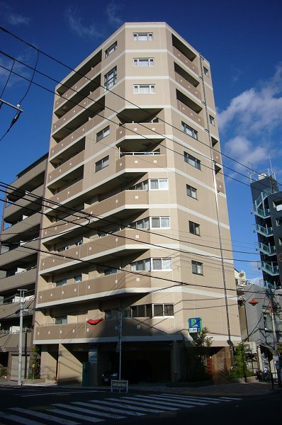 墨田区菊川１丁目の賃貸マンションの外観|南西角地で日当たり良好♪