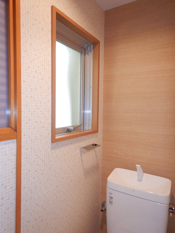 インペリアル砂山のトイレ|トイレに窓があります