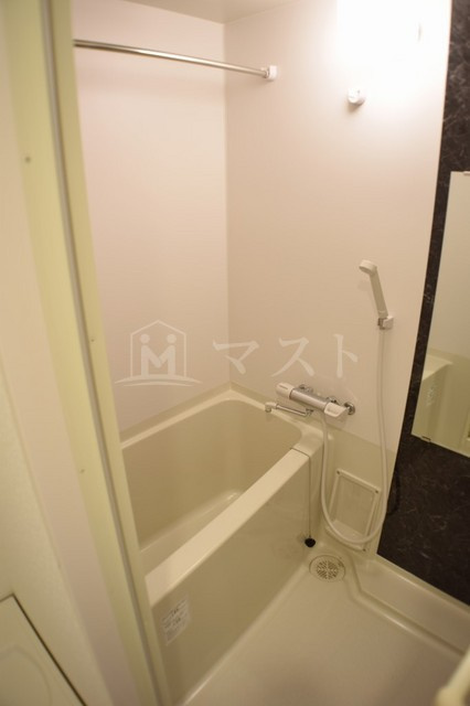 ルーエ本町の浴室