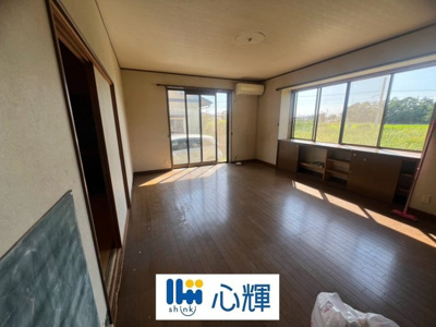 【居間・リビング】 | 宇部市西宇部南1丁目 中古住宅／5LDK・2階建