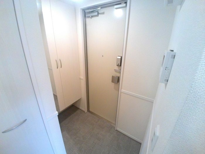 ラフィネ港明の玄関|収納もある玄関です