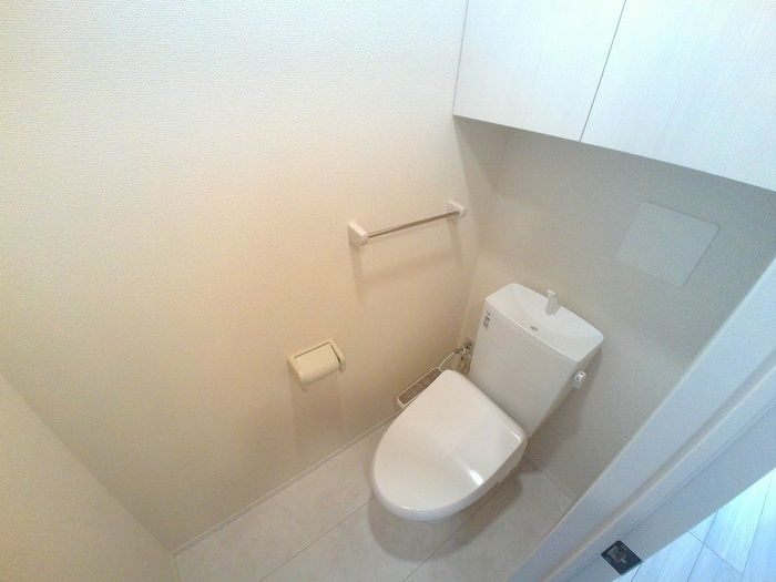 ラフィネ港明のトイレ|落ち着いた色調のトイレです