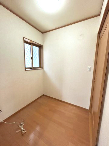 中古戸建　長野市稲里町中央三丁目の収納|キッチン横の収納部屋　