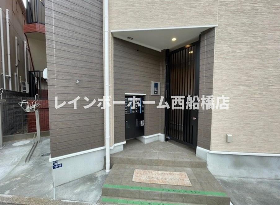 ベイホーム市川のエントランス