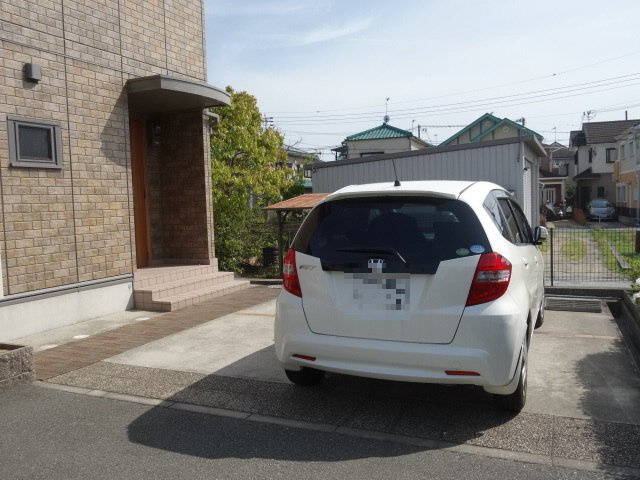 アルスクレストⅡ　２棟の駐車場