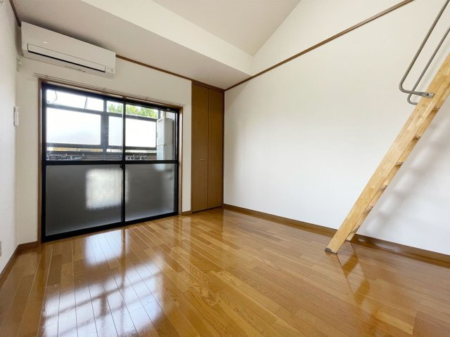ピュア大橋弐番館の居間・リビング