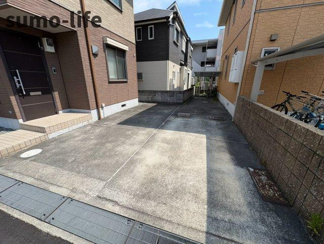 テラスクルーセの駐車場
