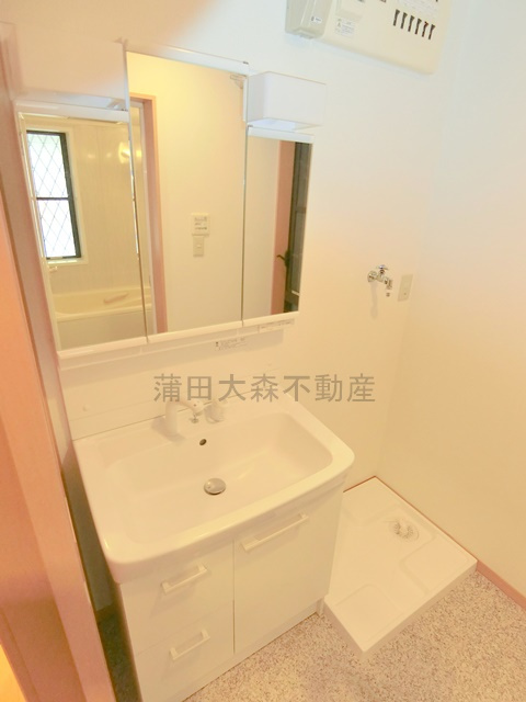 池上7丁目戸建の洗面所|洗面脱衣所　独立洗面台　室内洗濯機置き場