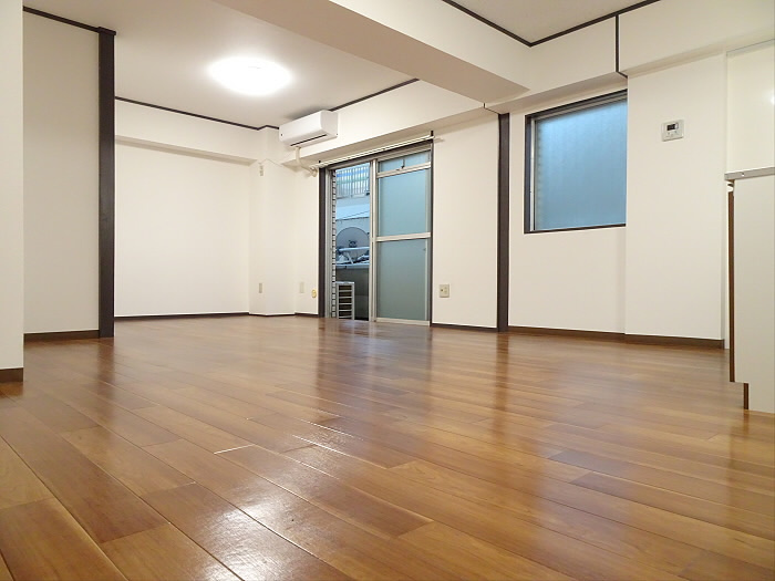 佐藤ビルの居間・リビング|こちらの居間で趣味の時間をお楽しみください