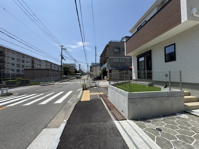 神戸市須磨区白川台2丁目　新築戸建の前面道路含む現地写真