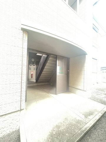 翠ハイツCのエントランス