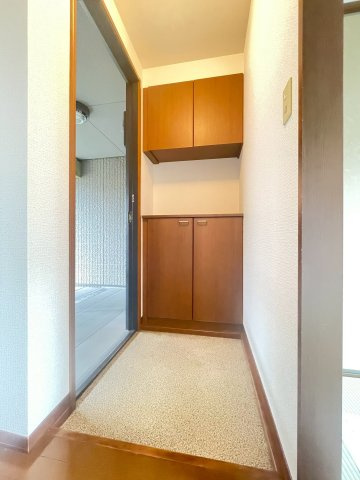 翠ハイツCの玄関