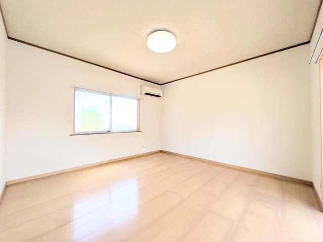 フライハイト島田の洋室