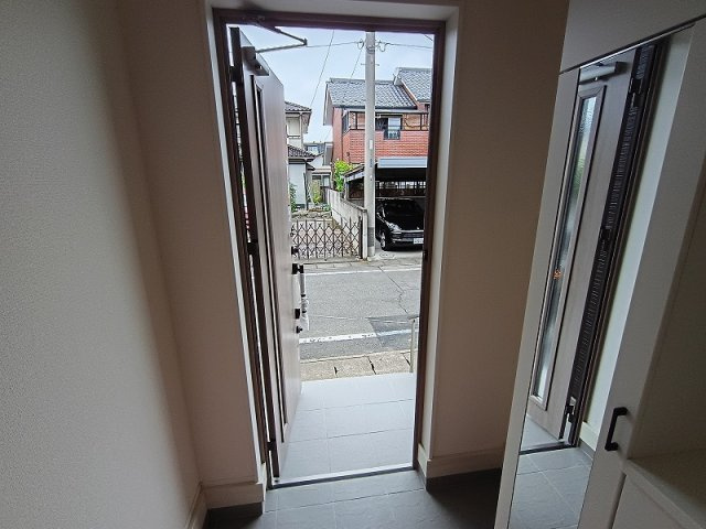 LiGNAGE NEX-G 高崎石原町01期 1号棟の玄関|現地撮影