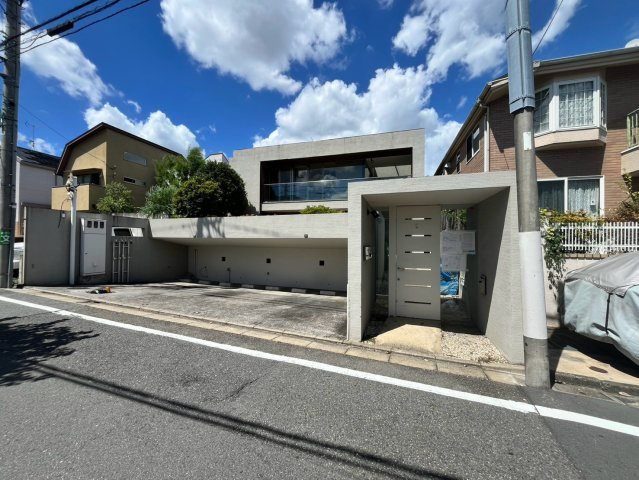 世田谷区代沢　建築条件なし売地の前面道路含む現地写真|2026.08.07撮影