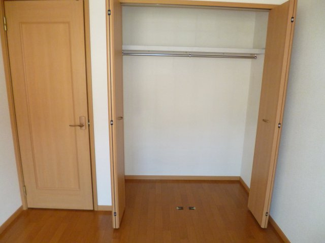 アウローラＢの収納|クローゼット（南側洋室6帖）
