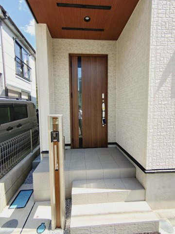 新築戸建の玄関