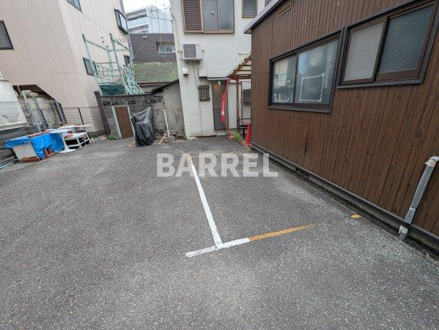 サニーサイド井本の駐車場