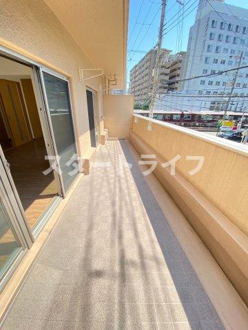 大阪市淀川区西中島４丁目の賃貸マンションのバルコニー