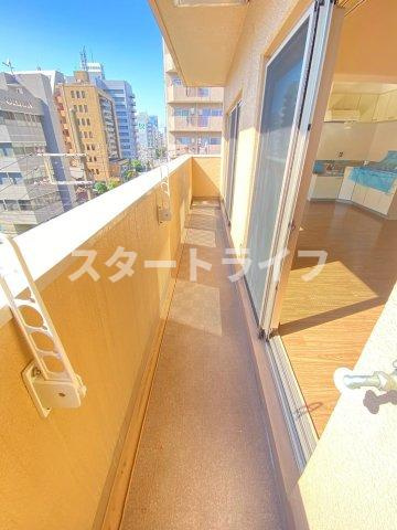 大阪市淀川区西中島４丁目の賃貸マンションのバルコニー