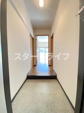 大阪市淀川区西中島４丁目の賃貸マンションの玄関