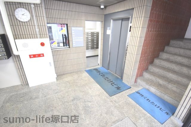 伊丹くれたけビルのロビー